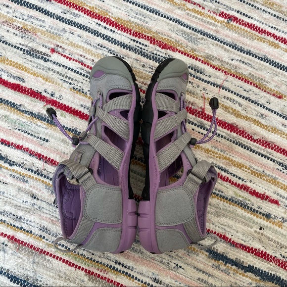 KEEN | Kids’ Hiking Sandals | US 3 - Picture 2 of 7